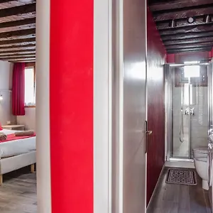 Rosso , Venecia Italia
